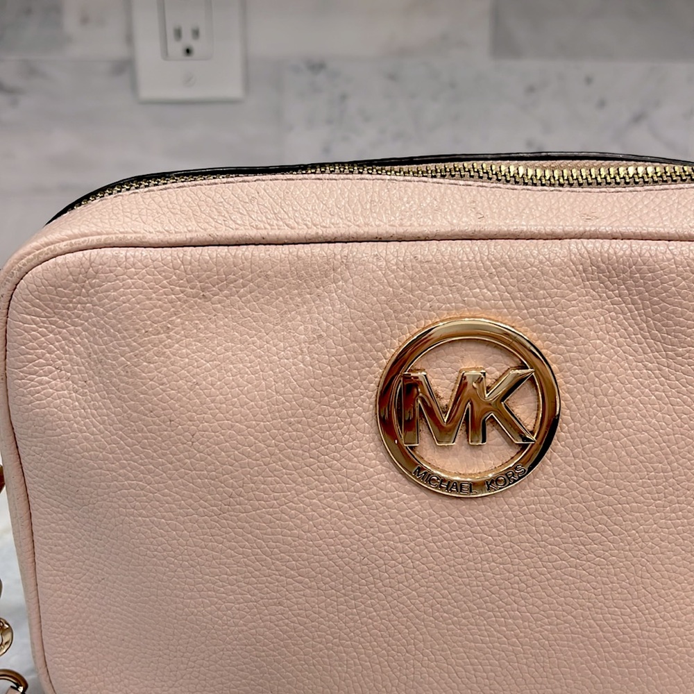 Michael Kors Blush Pebbled Leather Chain Detail Crossbody Bag - Picture 3 of 16